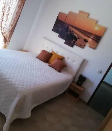 Mila - 3 Bedroom With Pool 度假居